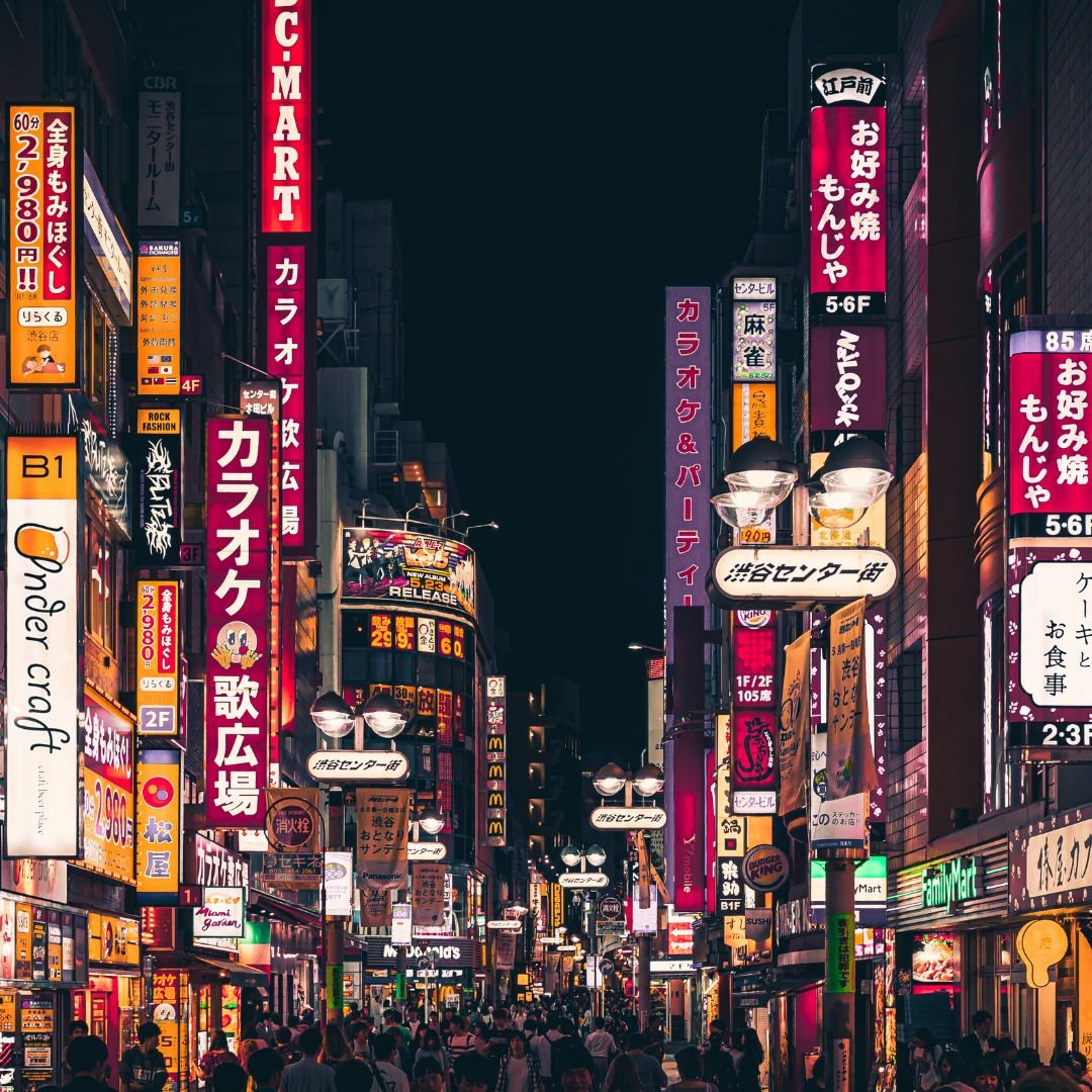 Read more about the article Tokyo Nightlife: Best Bars and Clubs for Tourists